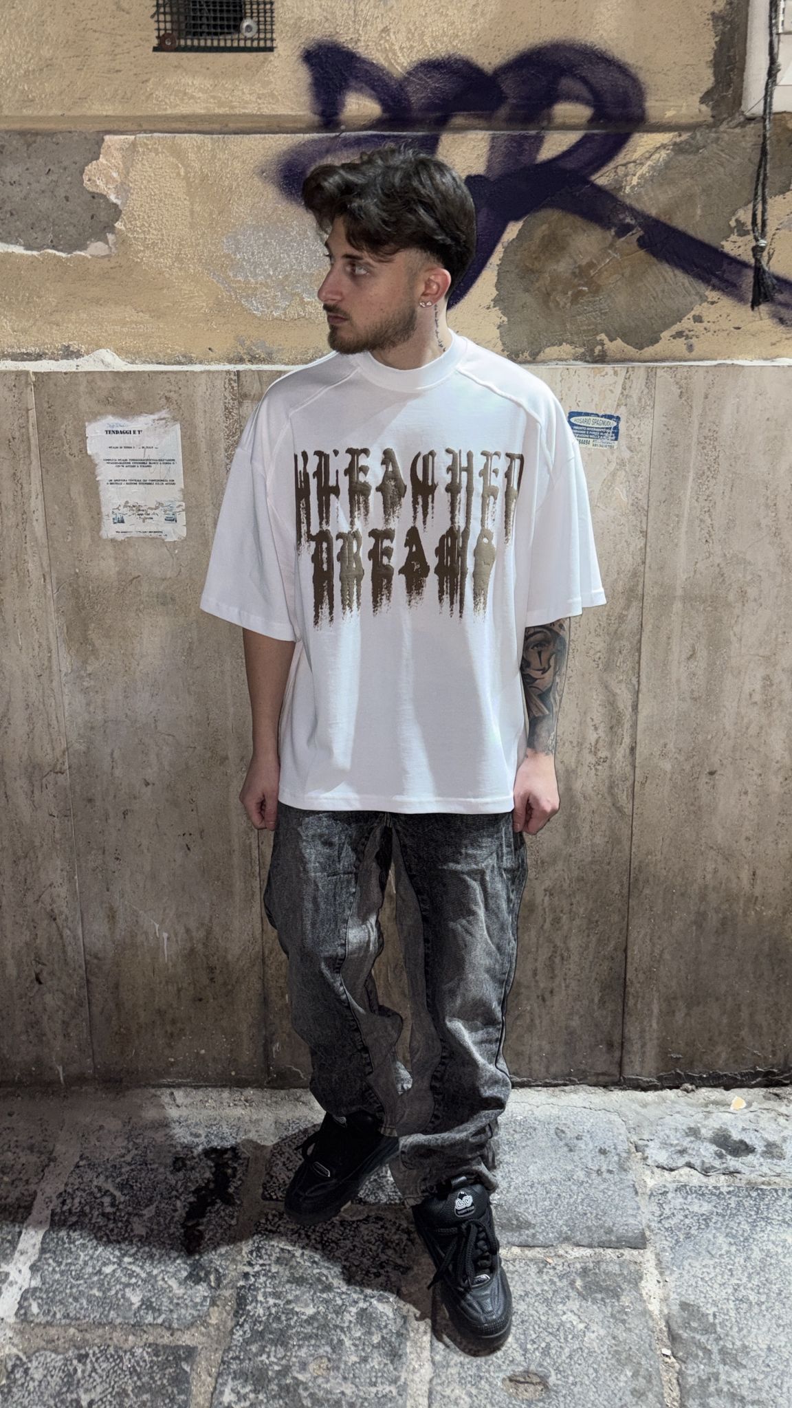 T-Shirt Bianca “Heached Dreams” Street Style