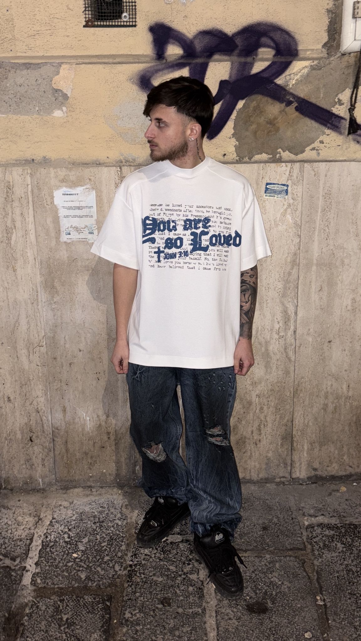 T-Shirt Bianca Stampa Blu Frontale