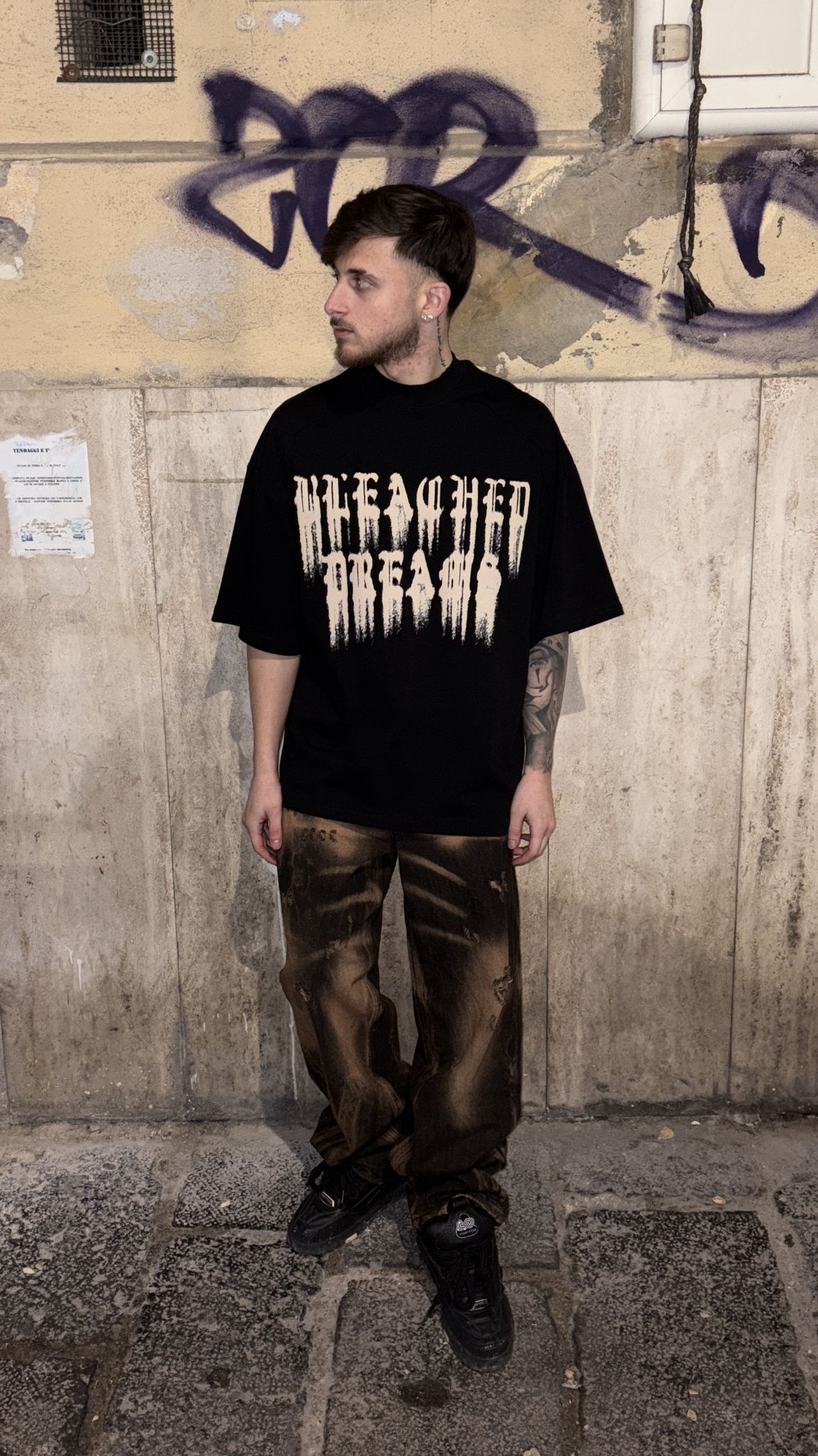 T-Shirt Nera “Heached Dreams” Street Style